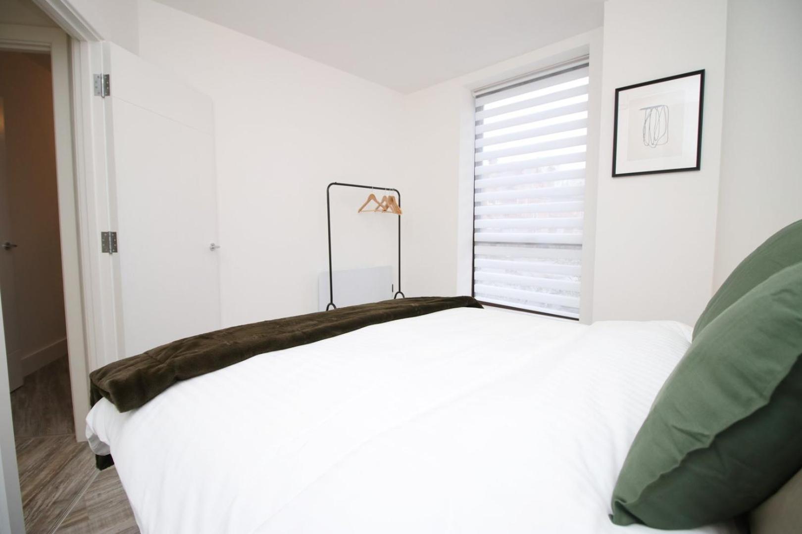 2 Bedroom With Free Parking Свіндон Екстер'єр фото