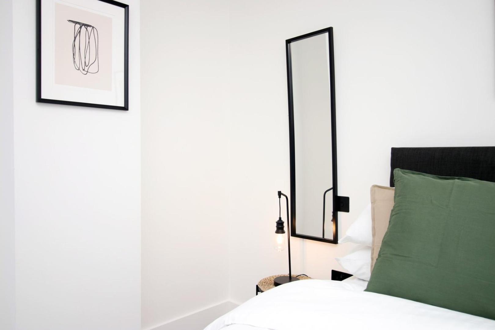2 Bedroom With Free Parking Свіндон Екстер'єр фото