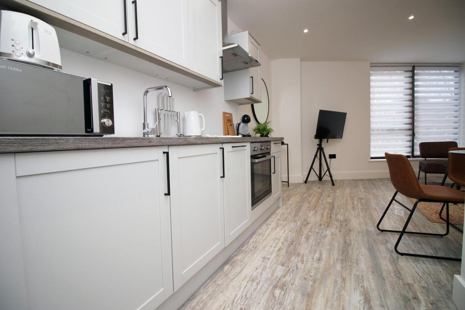 2 Bedroom With Free Parking Свіндон Екстер'єр фото