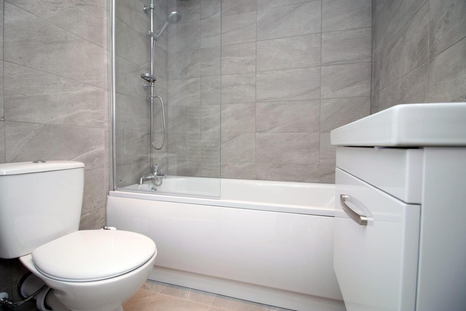 2 Bedroom With Free Parking Свіндон Екстер'єр фото