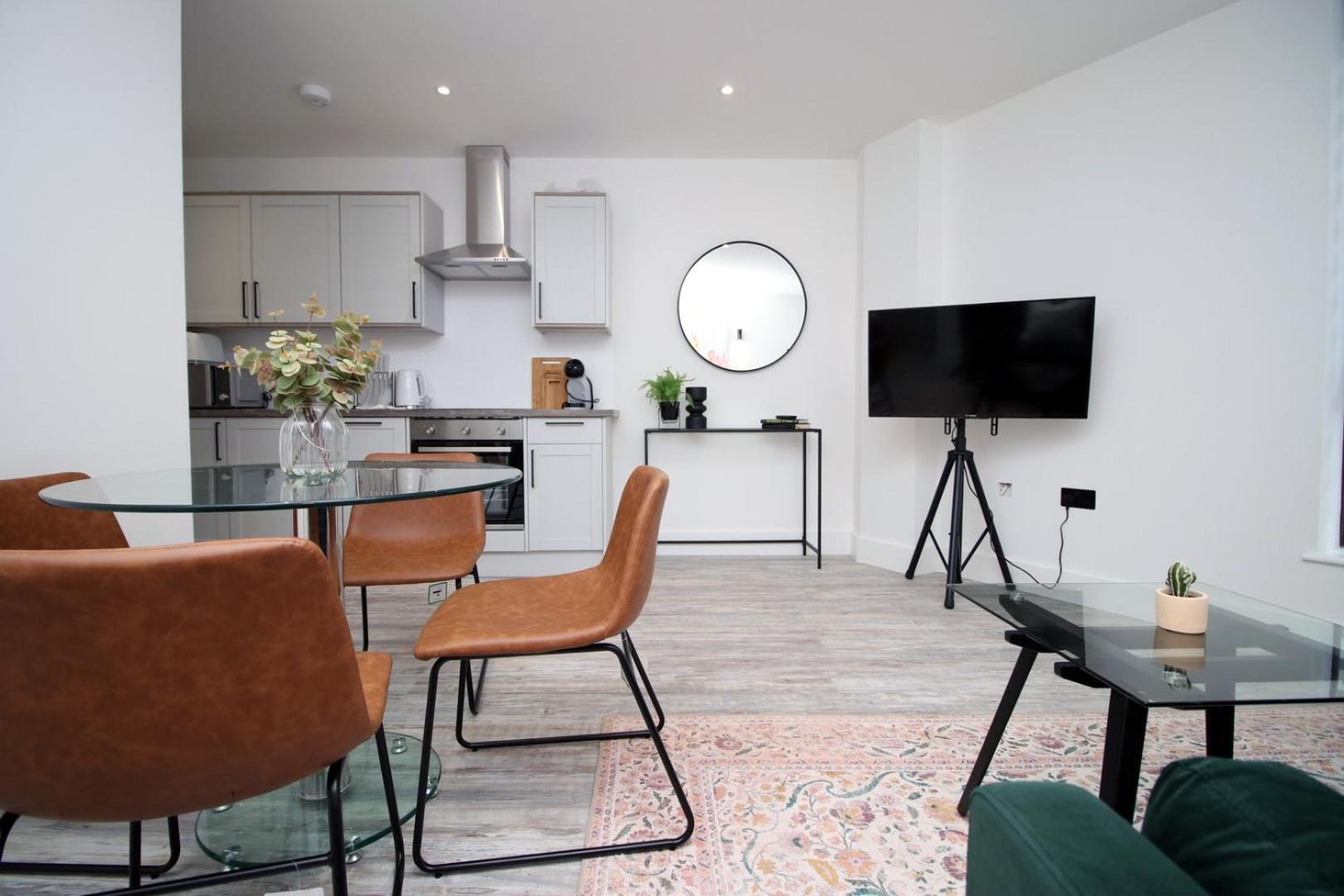 2 Bedroom With Free Parking Свіндон Екстер'єр фото